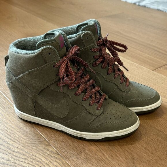 SOLD Nike Lady Sky Dunk - Medium Olive - Size 8.5‎ - Picture 1 of 10